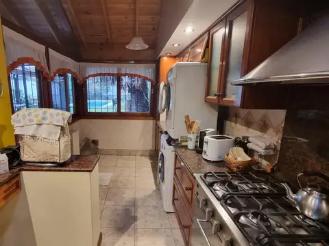 Casa en Venta con 3 cocheras