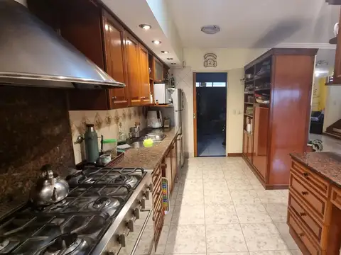 Casa en Venta con 3 cocheras