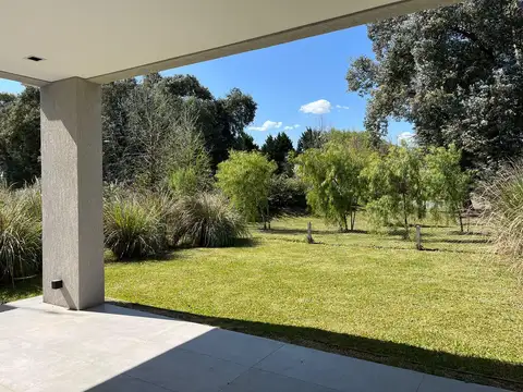 Townhouse en venta o alquiler a estrenar en La Calesa- Pilará- Pilar