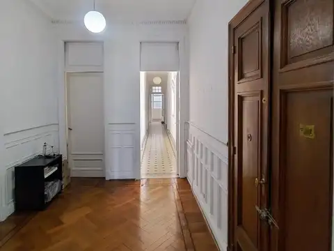 Venta 5 ambientes con Depend. Edif. Histórico Estilo Frances