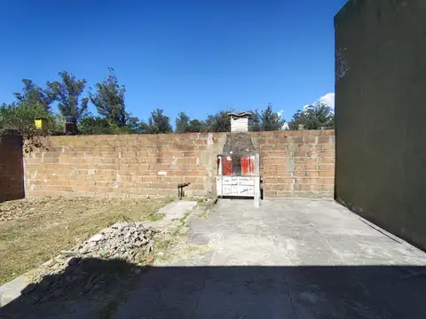 Casa 3 ambientes con 1 baño
