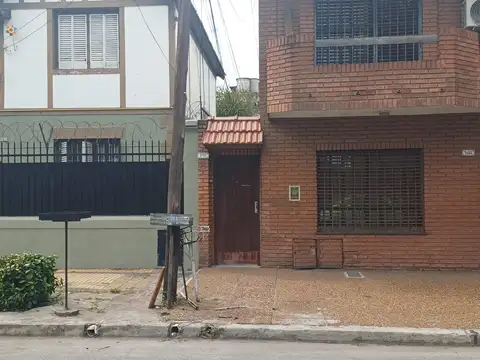 PH 2 ambientes contrafrente. Dormitorio. 2 Patios. Terraza. Excelente ubicacion! APTO CREDITO