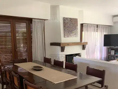 Casa 4 ambientes con 3 baños