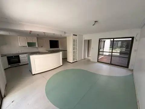 Casa en Alquiler con 7 cocheras