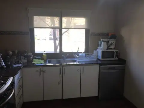 Casa en Alquiler con 2 cocheras