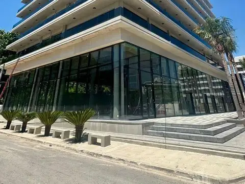 Oficina en Alquiler con 1 cochera