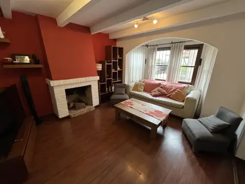 Depto Tipo Casa 4 ambientes con 2 baños