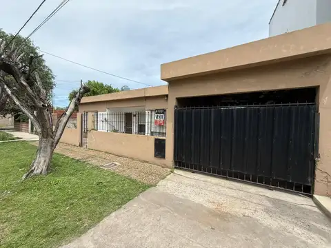 Casa 7 ambientes con 1 baño