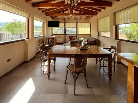 Casa en Trevelin -Vista al Río y Pileta Climatizad