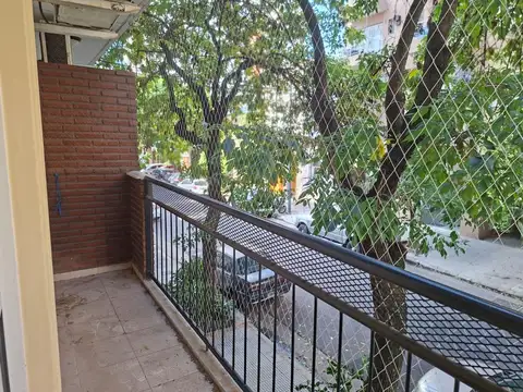 VENTA 2 AMB IMPECABLE CON BALCON
