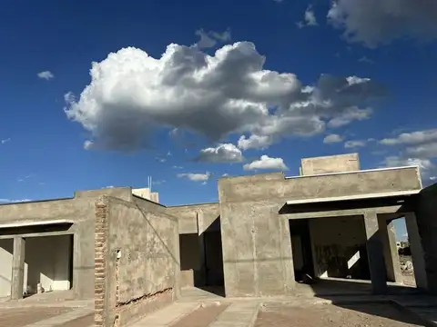 Casa 3 ambientes con 2 baños