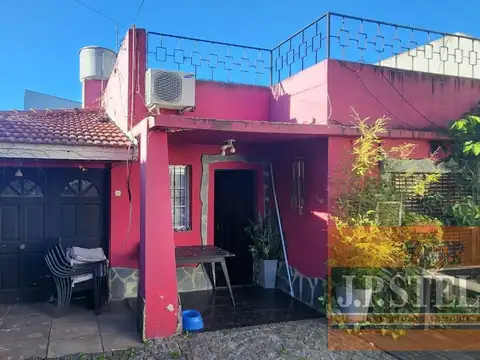Casa 5 ambientes con 3 baños
