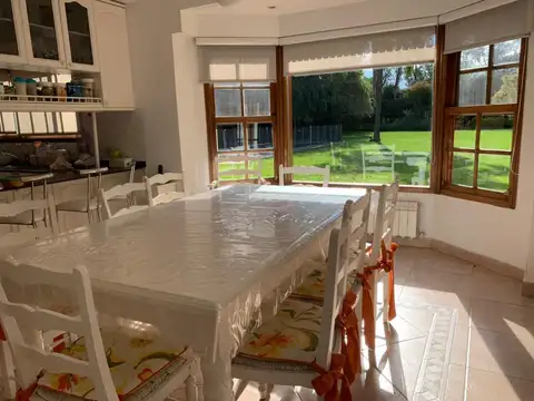 Casa 7 ambientes con 3 baños