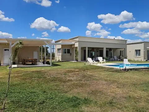 Casa en Venta en Haras El Malacate 5 ambientes
