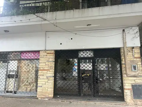 Olivos, Local en alquiler apto todo destino, ideal gastonomia, sobre Avenida Uzal