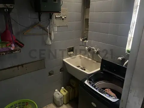 Casa 4 ambientes con galpón, patio, cochera y fondo en venta - Lanús Oeste