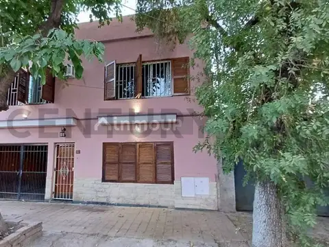 Venta de departamento + salón de uso comercial y/o profesional