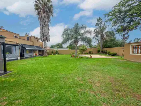 Casa 6 ambientes con 5 baños