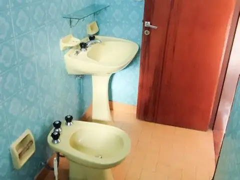 Depto Tipo Casa 4 ambientes con 3 baños