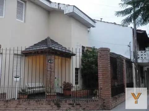 Casa en venta - 3 dormitorios 2 baños -  patio - 200mts2  - Tolosa