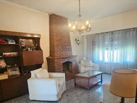 Espectacular lote frente a Sanatorio de la Trinidad mts de Dardo Rocha. Apto comercial.