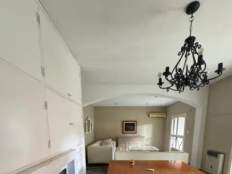 Casa 7 ambientes con 2 baños