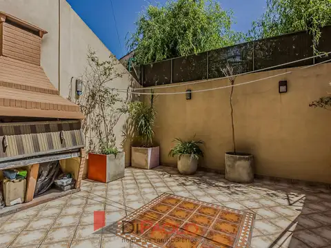 Venta de casa triplex 5 ambientes con cochera en villa bosch