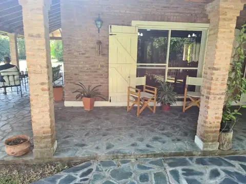 Casa en 2 plantas, 4 dorm, gran quincho pileta. 3100m2 terr