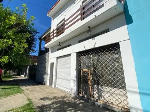 Casa en Alquiler con 1 cochera