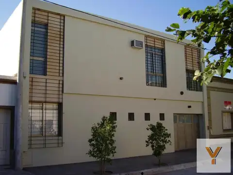 Casa en venta - 3 Dormitorios 2 Baños - 211Mts2 - San Pedro