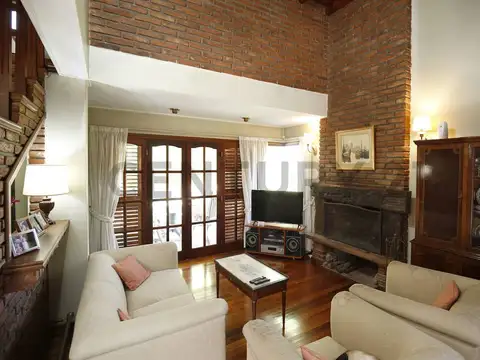 Casa 5 ambientes con 2 baños