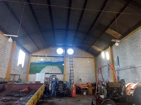 Propiedad Comercial: Galpón + Salón + Casa