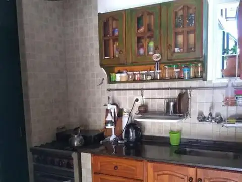 CHALET 4 AMB. CON HERMOSO  PARQUE, EXCELENTE UBICACION