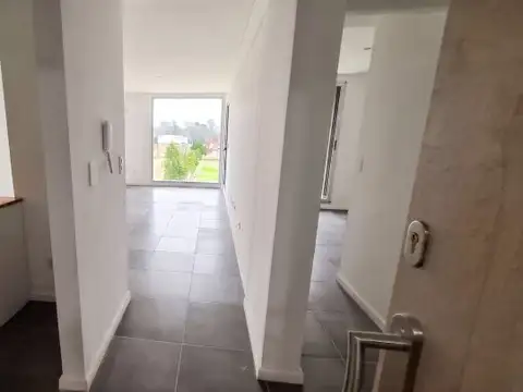 Julio A Roca 652 , Piso 1