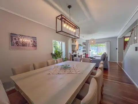 Casa 4 ambientes con 2 baños