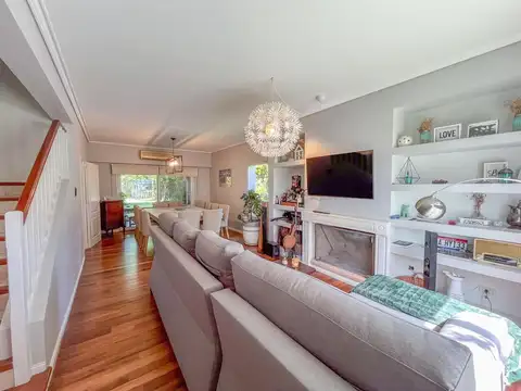 Casa en Venta con 3 cocheras