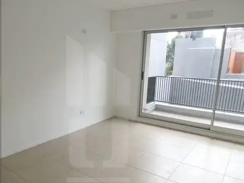 VENTA DE MONOAMBIENTE EN FLORES MODERNO y LUMINOSO 