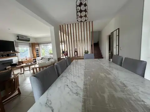 Casa 6 ambientes con 3 baños