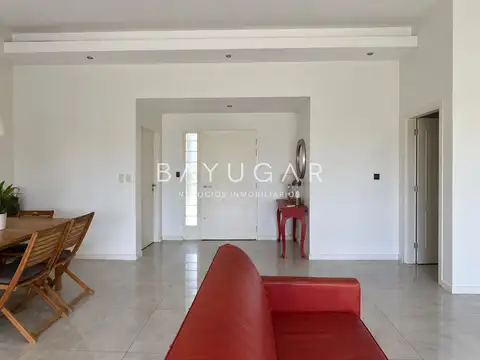 Casa 5 ambientes con 3 baños