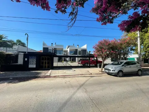 VENTA DEPTO 2 DORM 2 BAÑOS 1 COCHERA BARRIO JARDIN