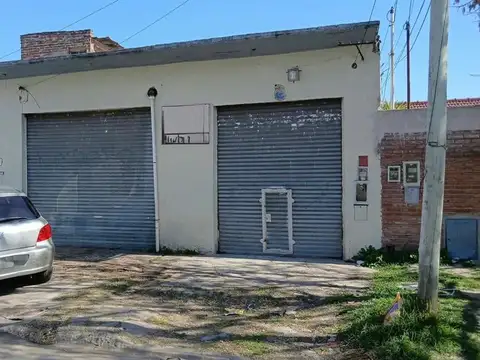 Oportunidad de Inversión Locales o Galpón con Amplio Lote.