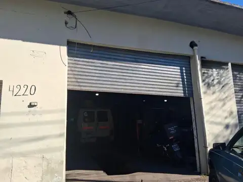 Oportunidad de Inversión Locales o Galpón con Amplio Lote.