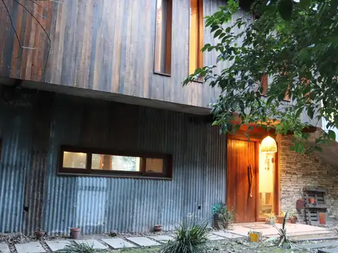 Casa en Alquiler con 1 cochera