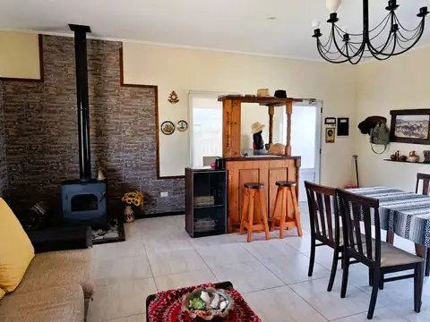 Casa 4 ambientes con 2 baños