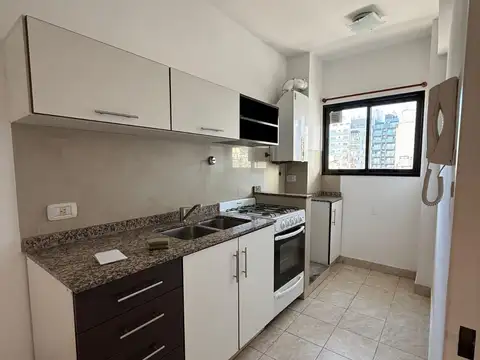 Alquiler 2 ambientes de 53 m2 frente con balcón. Edificio con pileta, SUM, parrilla, terraza, bicicletero y laundry