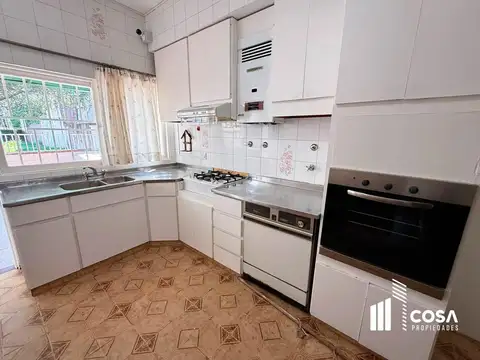 Casa en Alquiler con 1 cochera