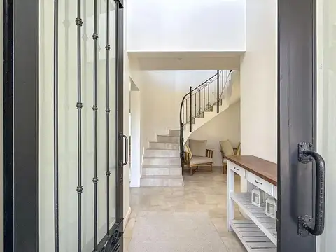 Casa 7 ambientes con 4 baños