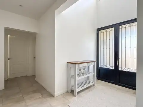 Casa en Alquiler con 1 cochera