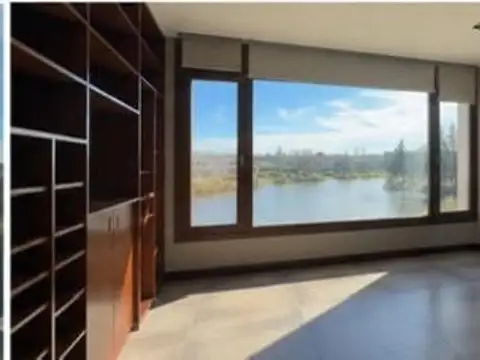 Casa en Alquiler con 2 cocheras