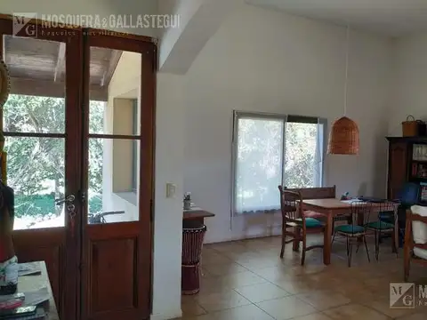 Casa 5 ambientes con 2 baños
